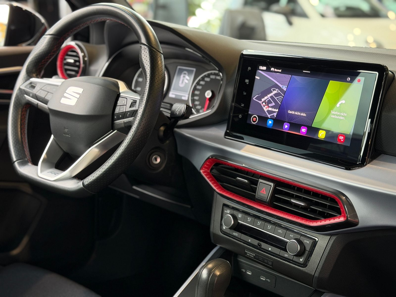 Fahrzeugabbildung SEAT ARONA 1.5 TSI DSG FR KLIMA NAV RFK ACC SHZ 17"