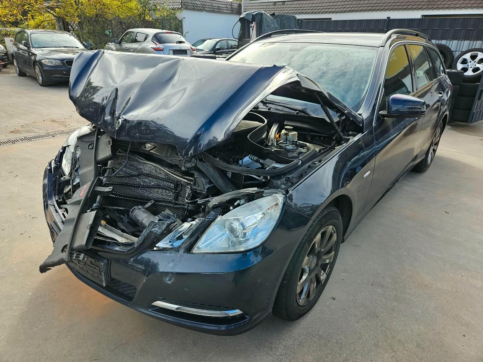 Mercedes-Benz E200 2011 — photo 5