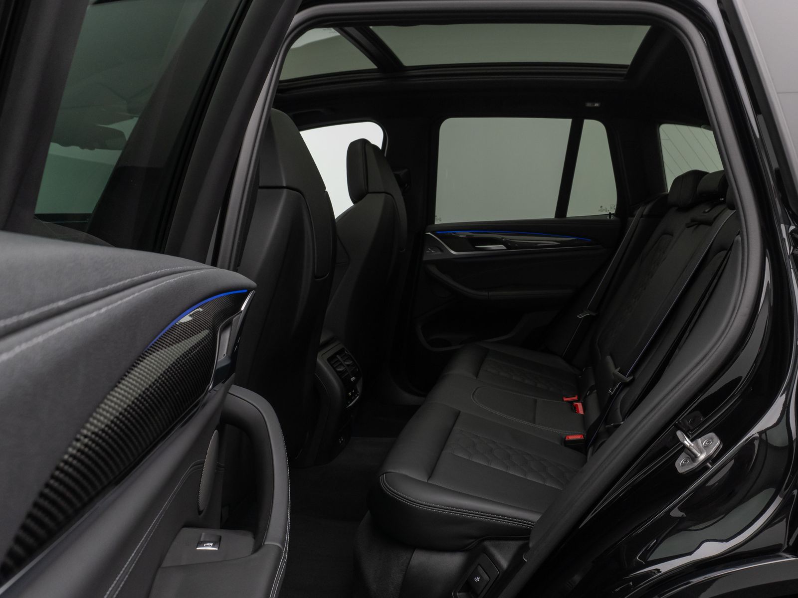 Fahrzeugabbildung BMW X3 M Competition Panorama Laser 360° HUD H/K AHK