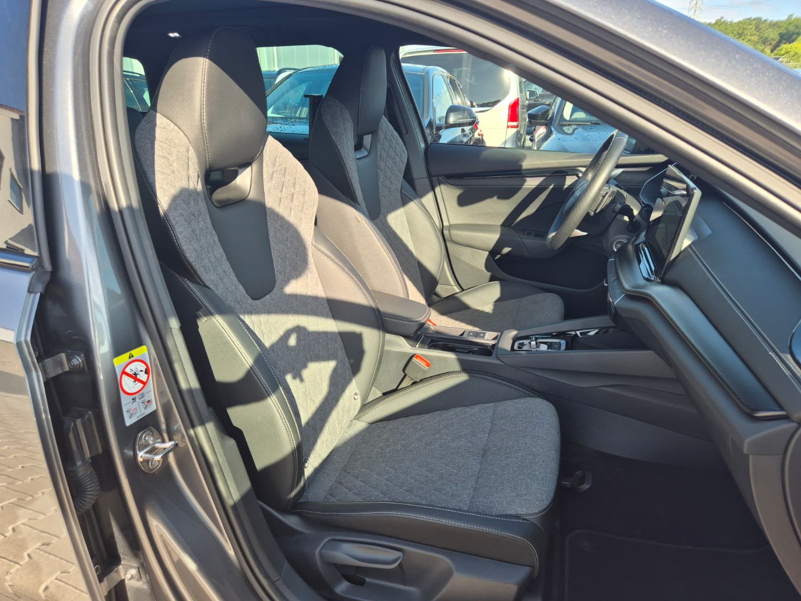 Fahrzeugabbildung SKODA Octavia 1.5 DSG Sportline PANO*MATRIX*AHK*5J.GAR