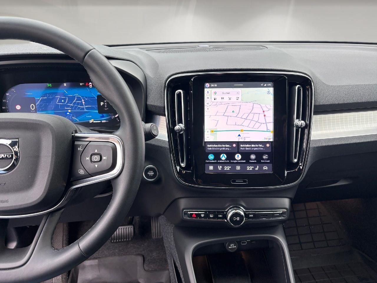 Fahrzeugabbildung Volvo XC40 B3 Benzin Plus Black Edition 2WD