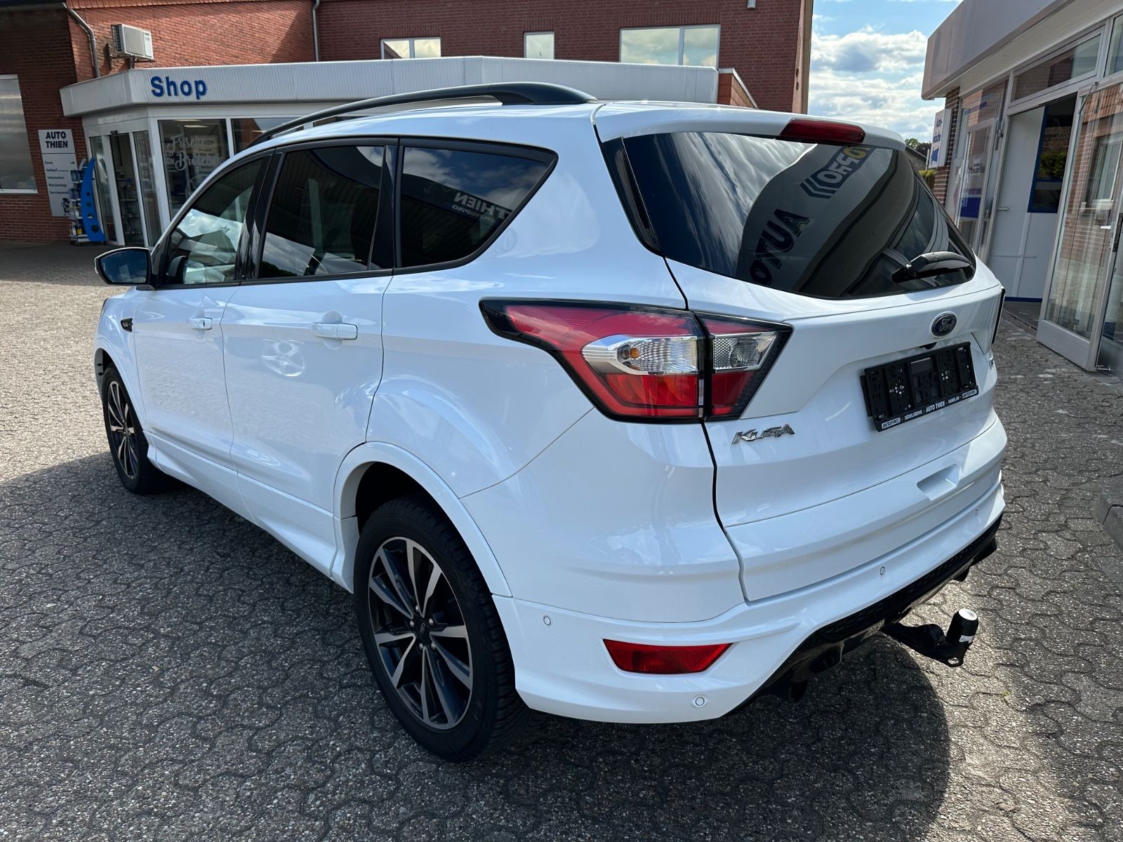 Fahrzeugabbildung Ford Kuga 2.0 TDCi ST-Line 4x4 AHK/BiXenon/Pano/Sound