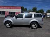Nissan Pathfinder 2.5 dCi LE - Nissan Pathfinder 7-Sitzer