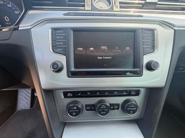 Volkswagen Passat - 11