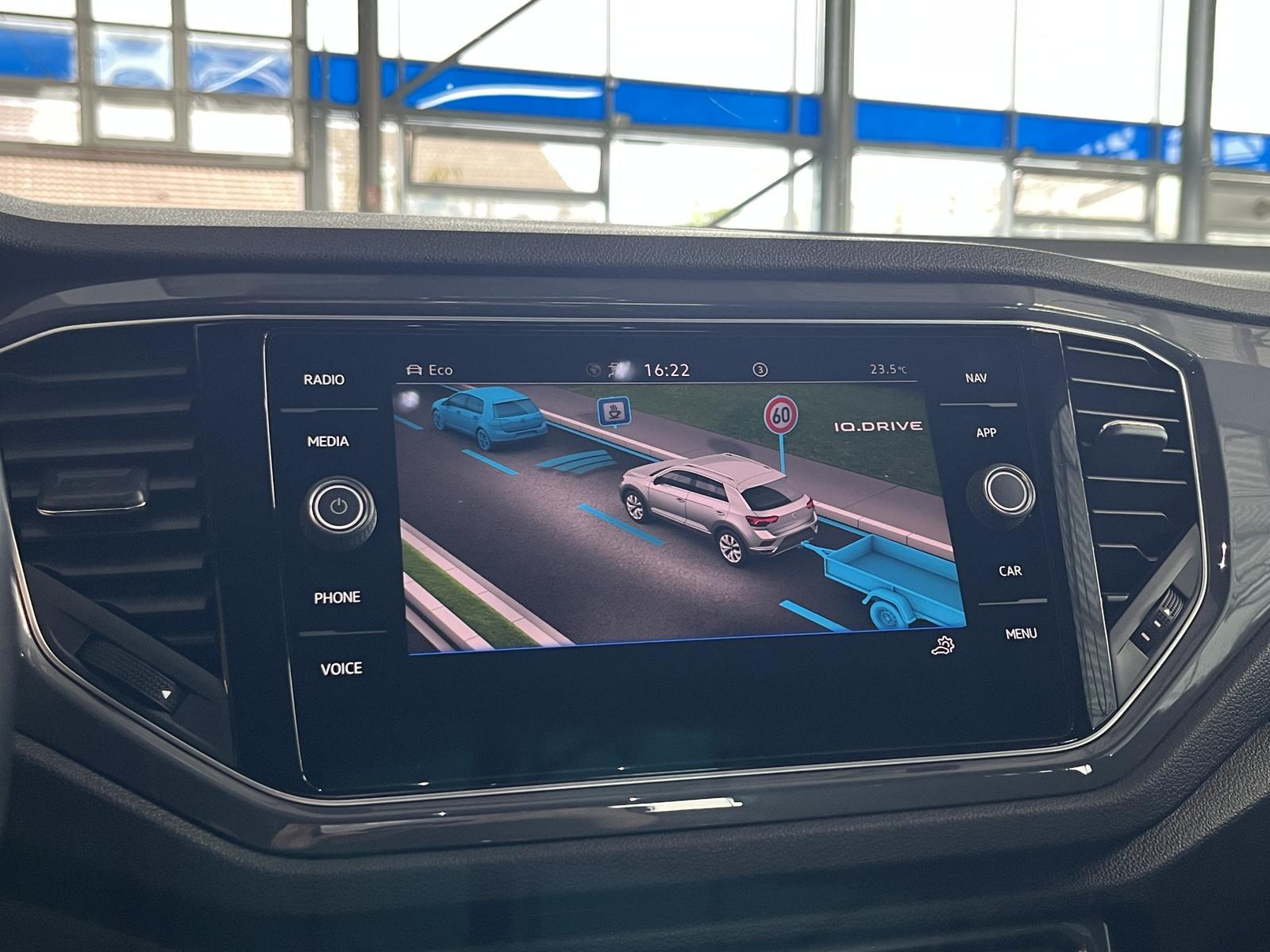 Volkswagen T-Roc Sport Teil-Leder RCam Navi ACC AHK LED SHZ, миниатюра 27