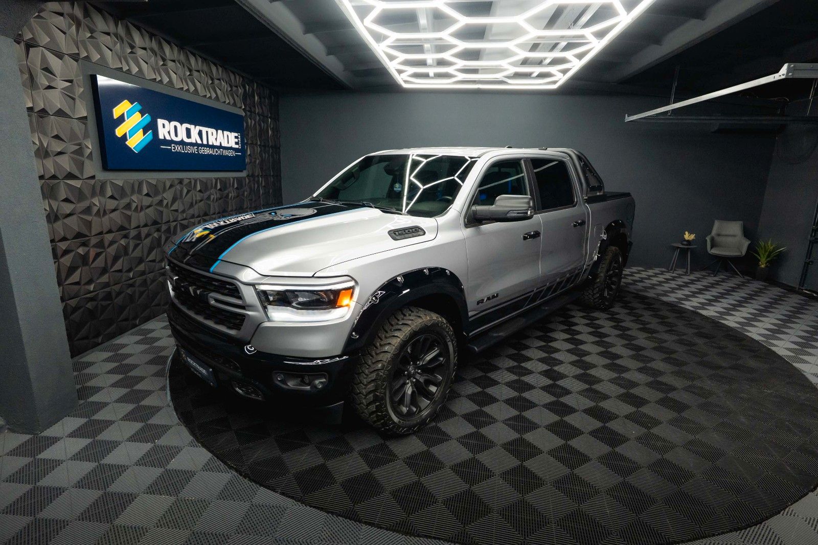 Fahrzeugabbildung Dodge RAM 5.7 V8 HEMI 4x4 OFFROAD Night PUNISHER 19%