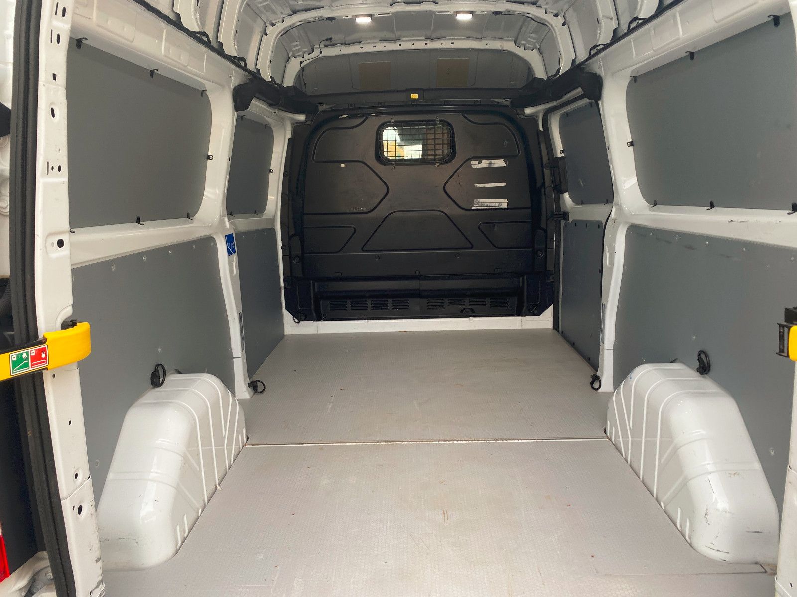 Fahrzeugabbildung Ford Transit Custom Kasten 300L2H2 Trend,AHK,GARANTIE