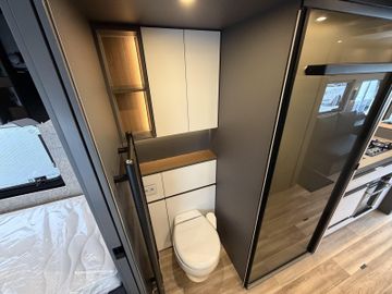 Niesmann + Bischoff Flair 880 VolluftfederungHubstützenActive Air 