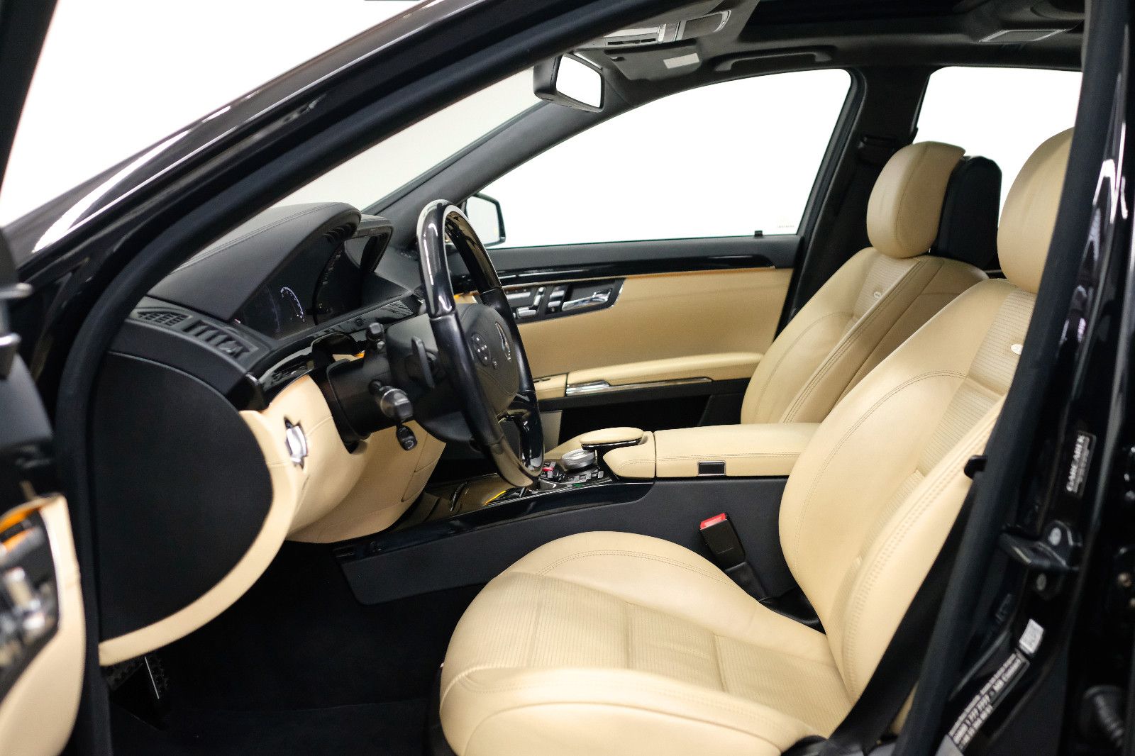 Fahrzeugabbildung Mercedes-Benz S 63 AMG L| B&O | MASSAGE| NACHTSICHT |DESIGNO