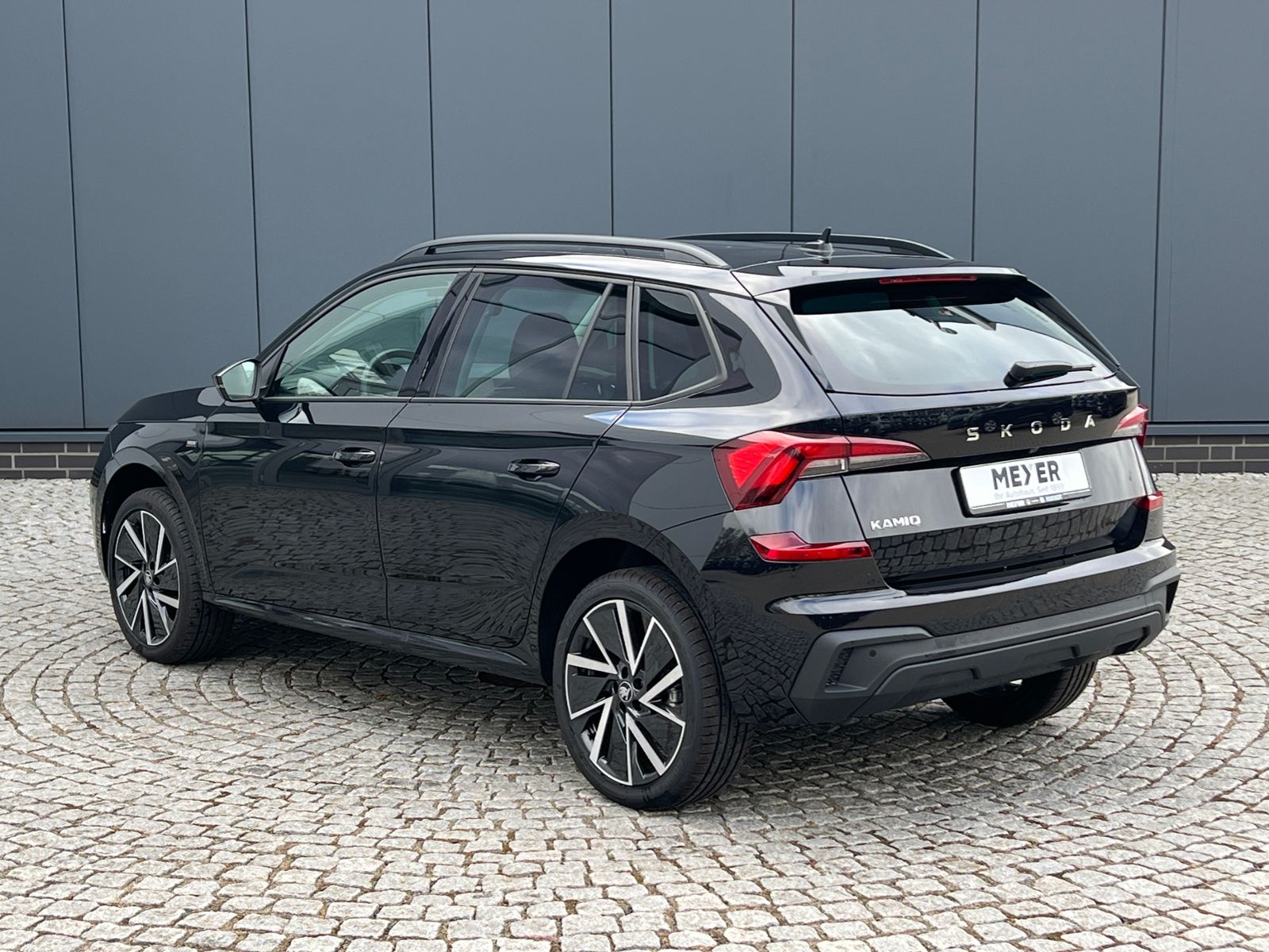 Fahrzeugabbildung SKODA Kamiq Tour 1.0 TSI DSG *AHK, Matrix, ACC, SmartL