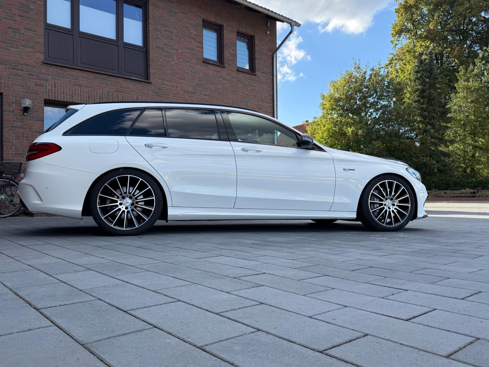 Mercedes-Benz C 43 AMG 4Matic T-Modell I PANO I BURMESTER IHUD