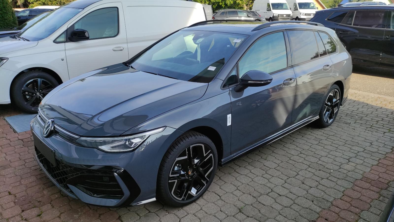 Volkswagen Golf 1.5 eTSI DSG R-Line Variant+AHK+Panorama