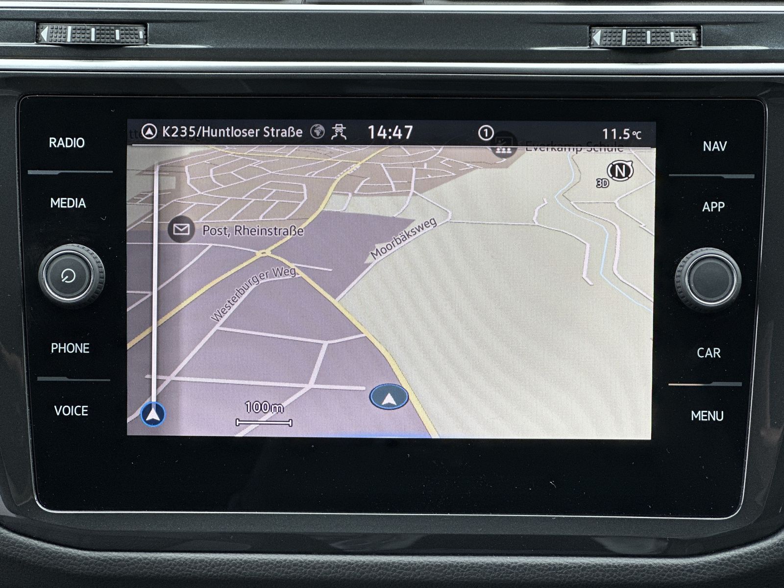 Fahrzeugabbildung Volkswagen Tiguan 2.0 TDI DSG R-Line NAV+MATRIX+AHK+ACC+KAM
