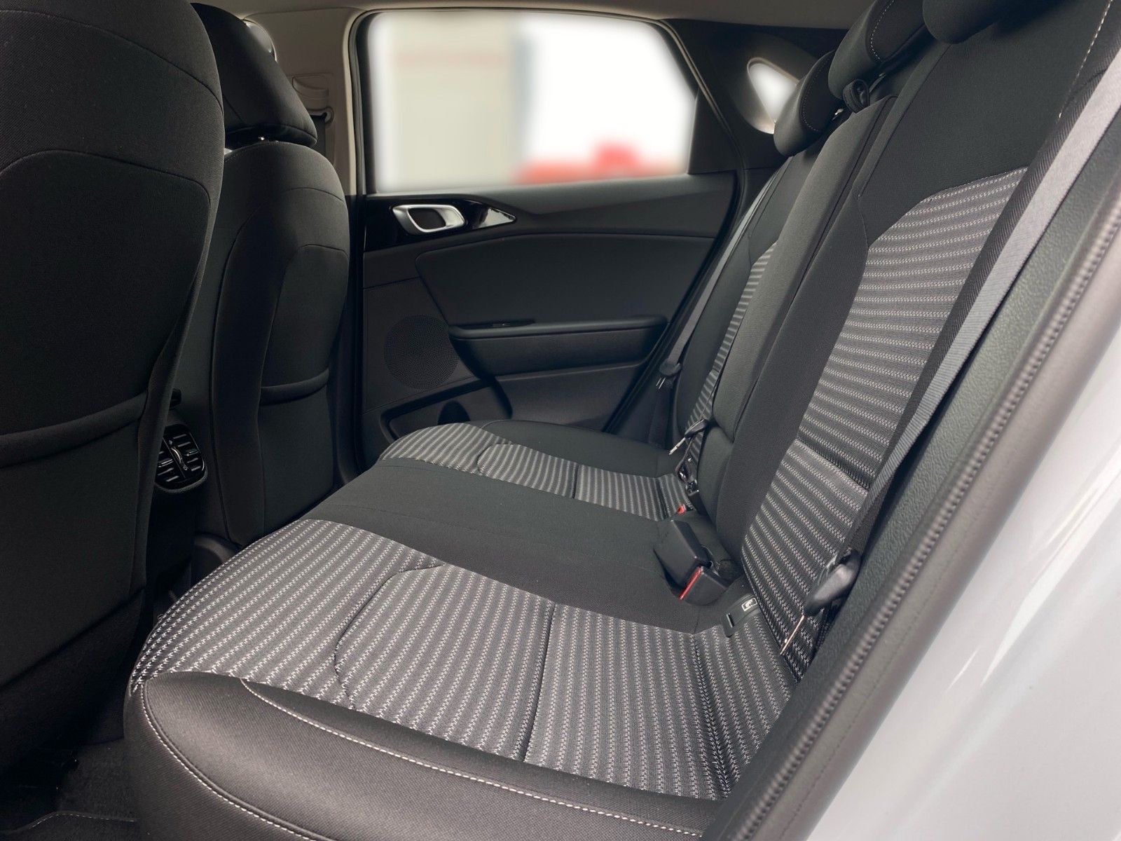 Fahrzeugabbildung Kia Ceed 1.0T-GDI 100 PS Vision STD (NAV)