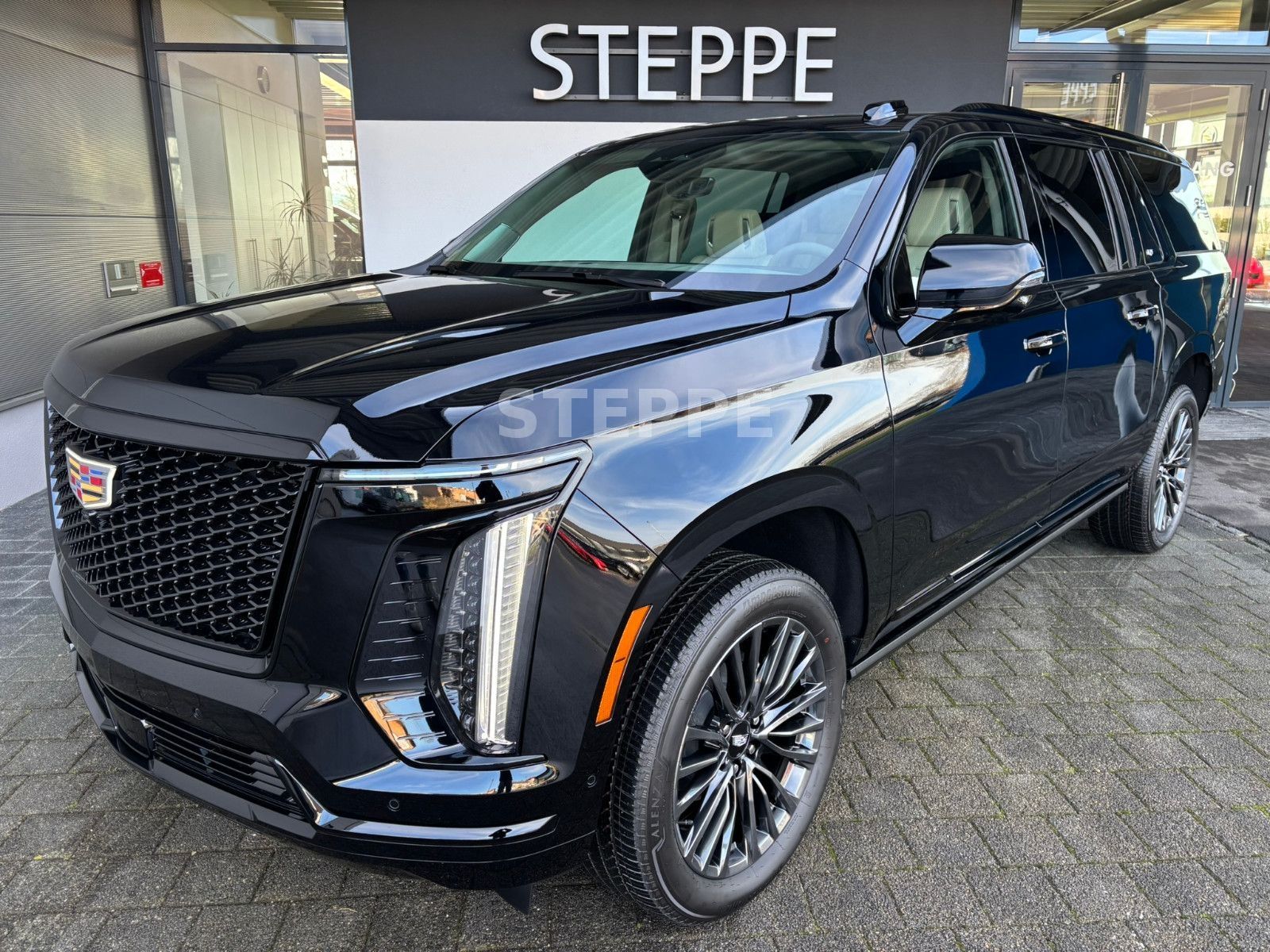 Cadillac Escalade FACELIFT MY26 6.2 V8 ESV Sport Platinum