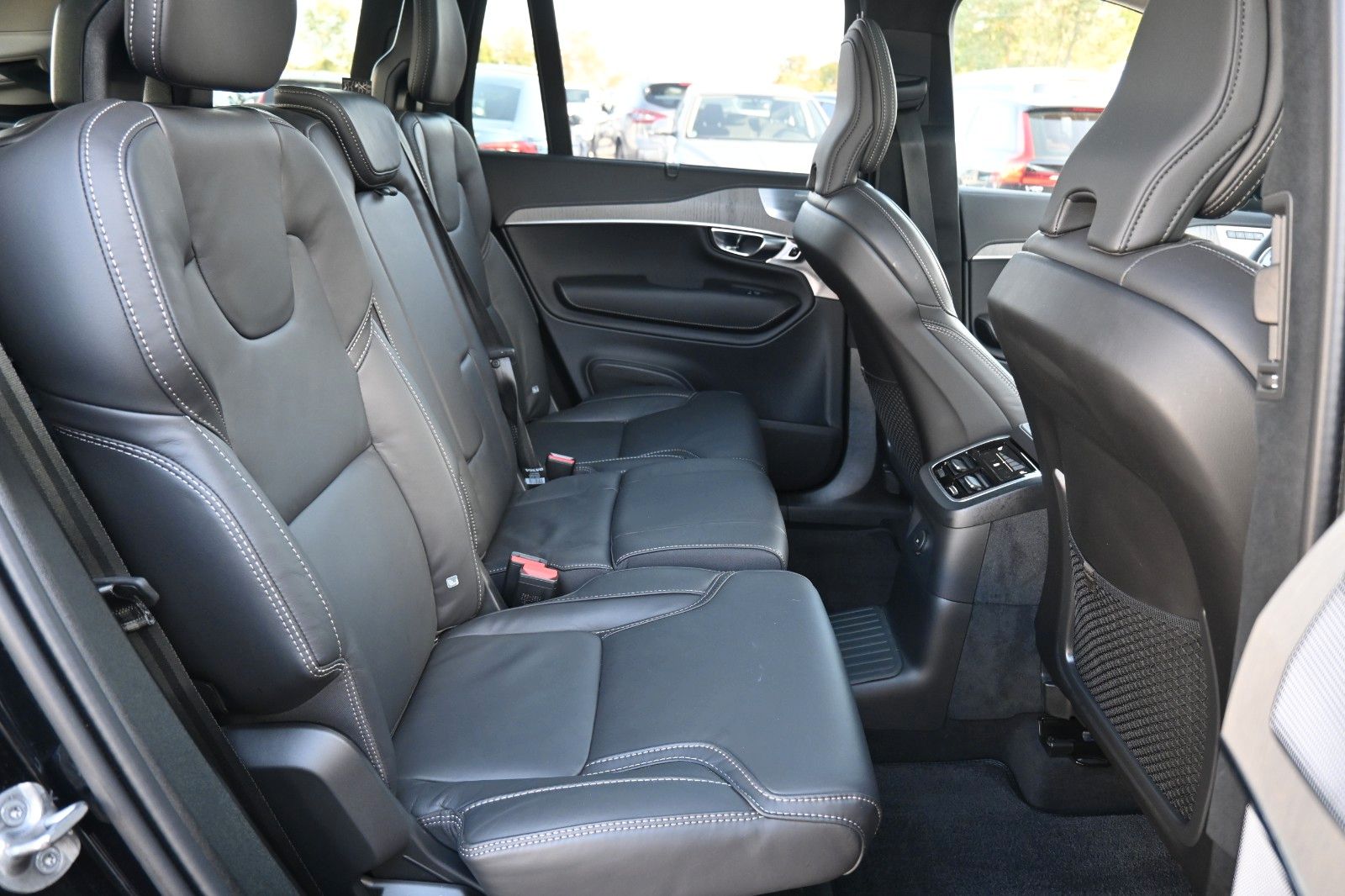 Fahrzeugabbildung Volvo XC90 T8 AWD RC Ultra Dark*LUFT*360°*ACC