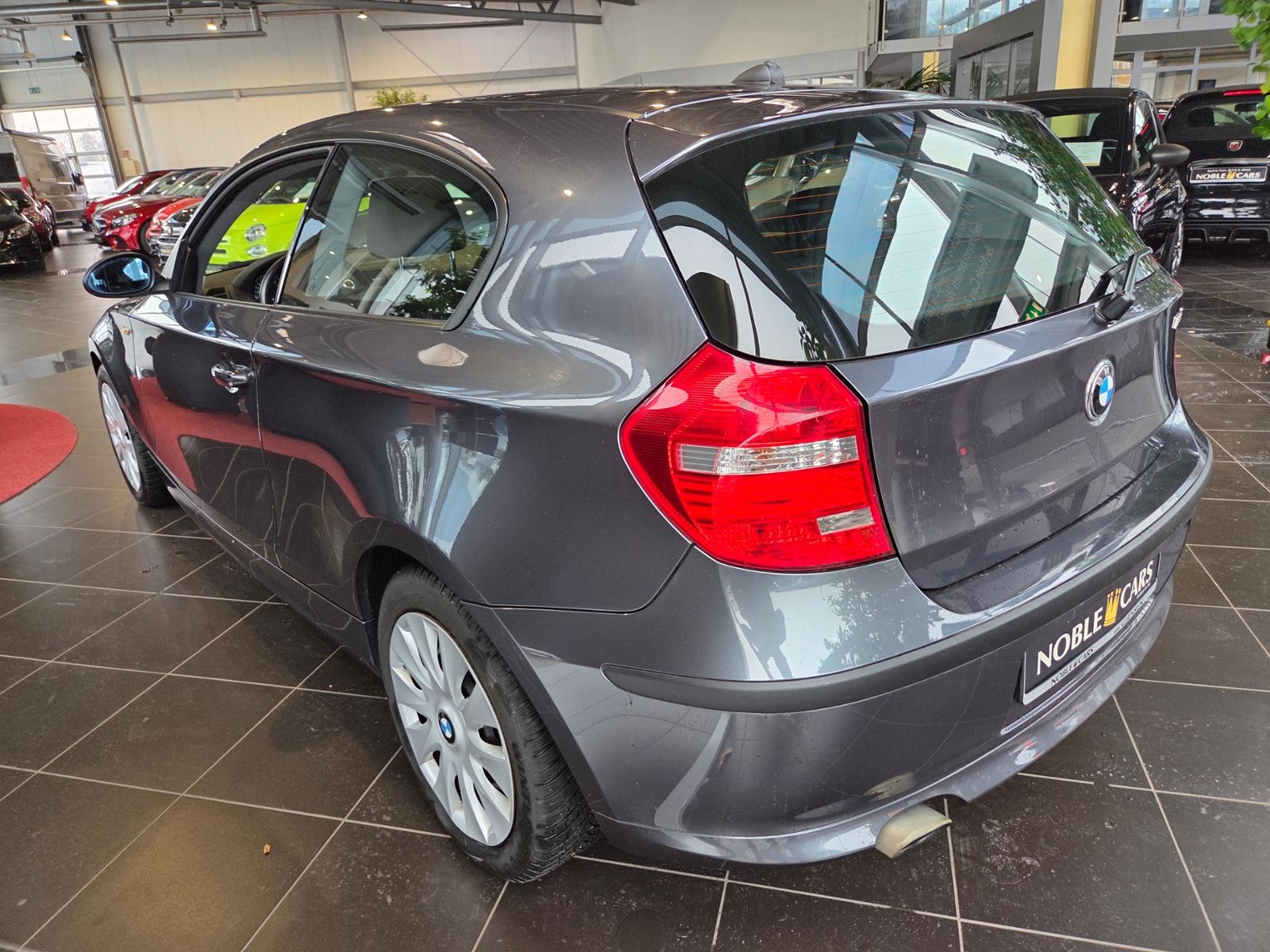 Fahrzeugabbildung BMW 116i Limousine KLIMA SHZ ALU - KM-Original