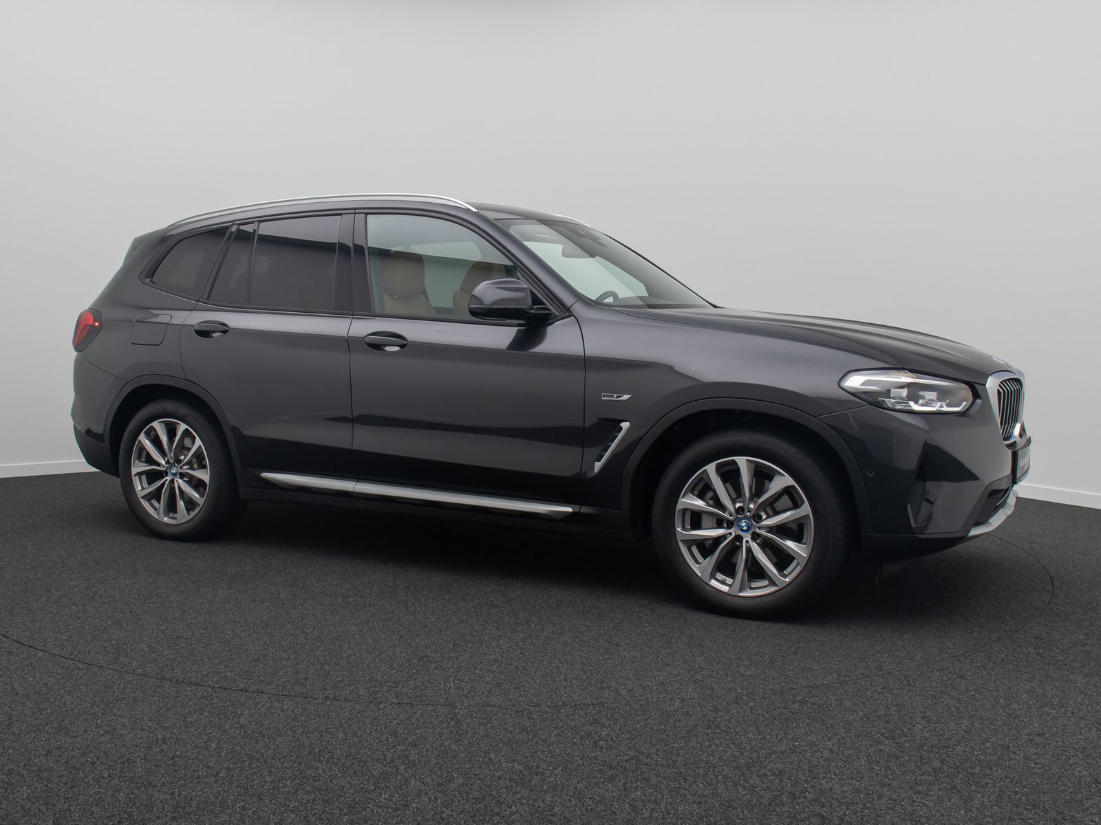 Fahrzeugabbildung BMW X3 xD30e Kamera AHK HUD DAB Sport Panoram 19Zoll