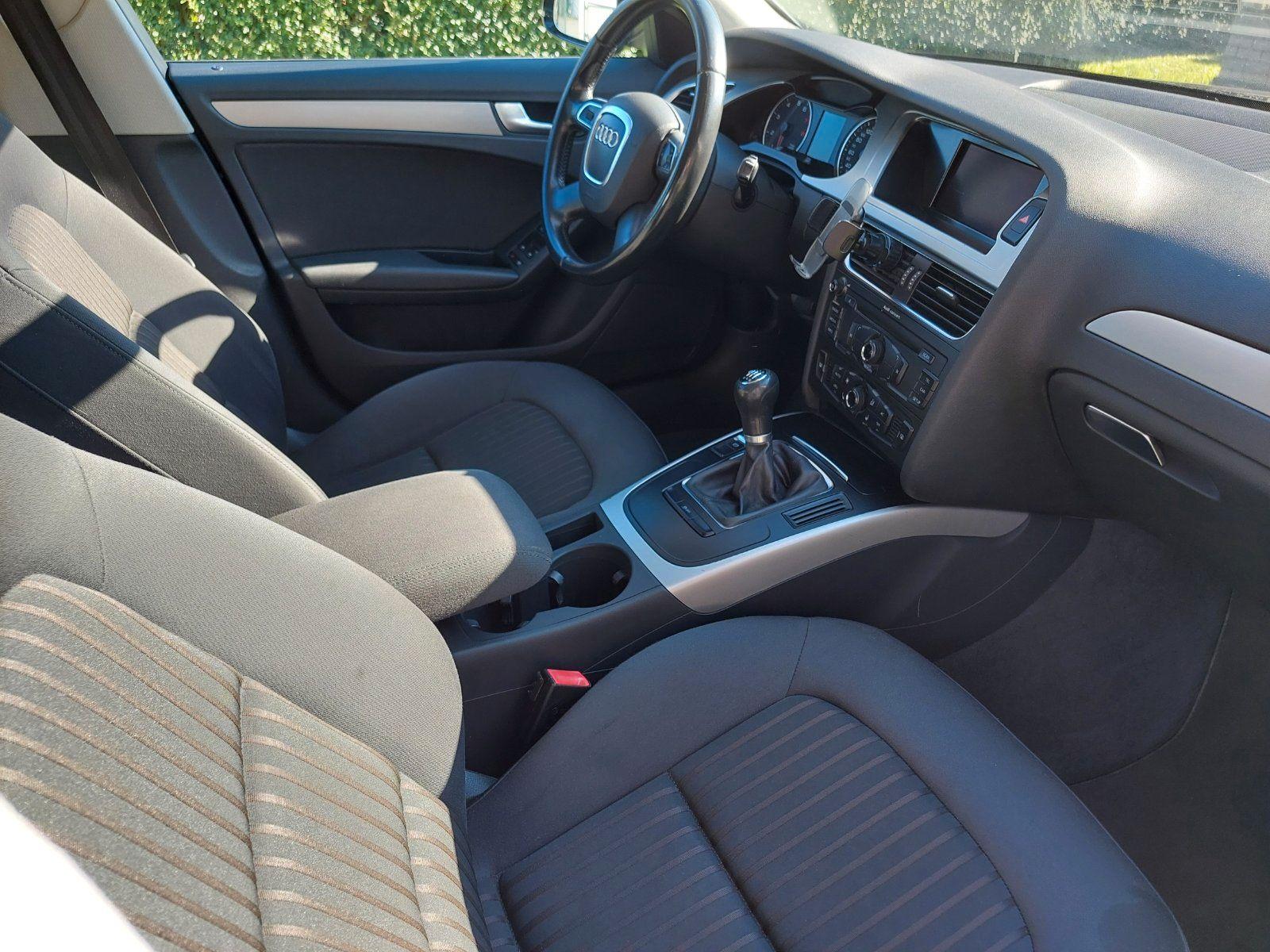 Audi A4 2011 — photo 5