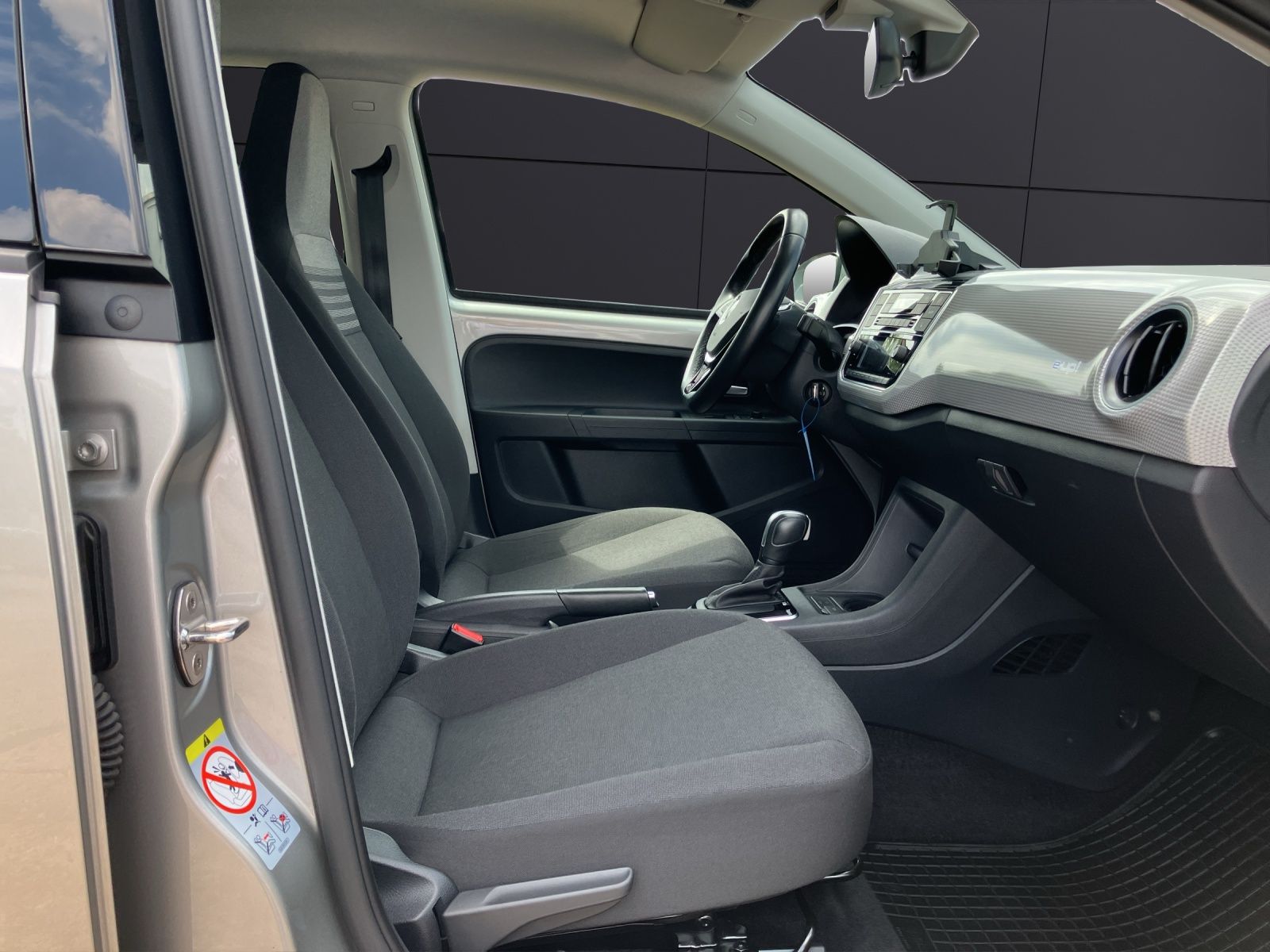 Fahrzeugabbildung Volkswagen e-up! Style Plus SHZ DAB+ Ambiente Klima