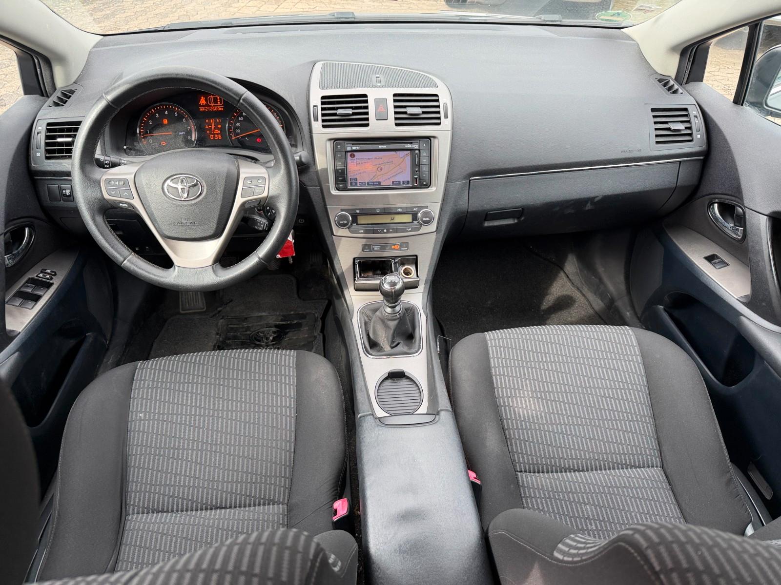 Toyota Avensis 2011 — photo 7