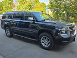 Chevrolet  Suburban 1500 LS 4WD, r. v. 2016, 8 mí - Chevrolet mit Benzin-Antrieb: 1500