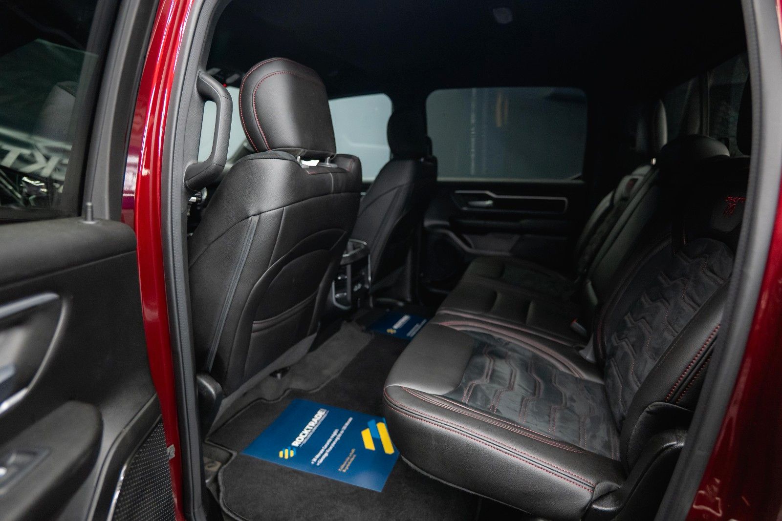 Fahrzeugabbildung Dodge RAM 5.7 V8 HEMI 4x4 OFFROAD Night-Paket *LED*19%