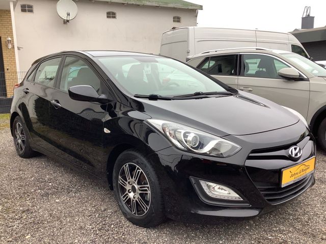 Hyundai i30 Classic / ALLWETTERREIFEN / PDC