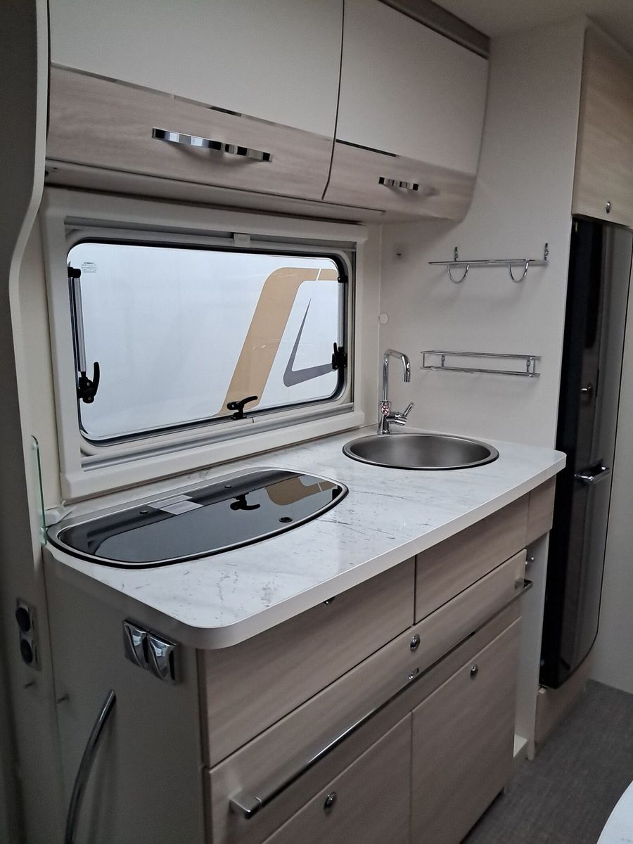 Fahrzeugabbildung Eura Mobil Activa One 550 MS Markise, Radio, RFK
