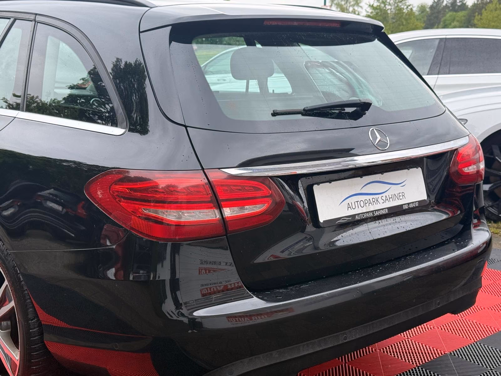 Mercedes-Benz C200 2015 — photo 18