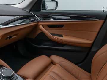 Fahrzeugabbildung BMW 540i xDr Tour Luxury Line HI-FI HUD DAB Panorama
