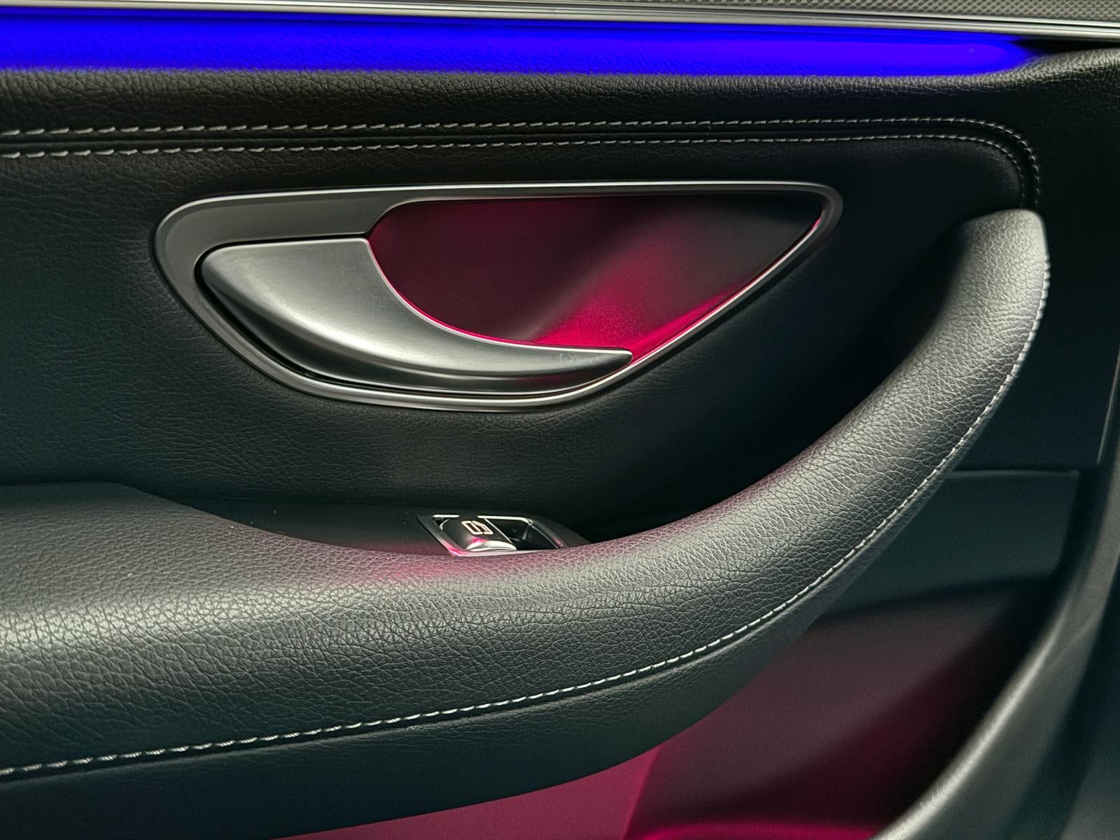 Fahrzeugabbildung Mercedes-Benz E220d T AMG*DISTRO*PANO*LUFT*360°*LED*DAB*ILS+