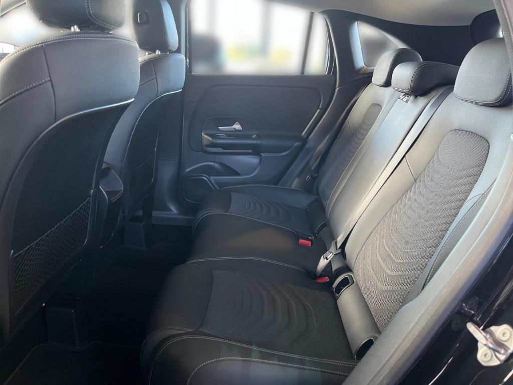 Fahrzeugabbildung Mercedes-Benz GLA 200 AUT KlimaA LED LM Navi PDC ParkAss SHZ