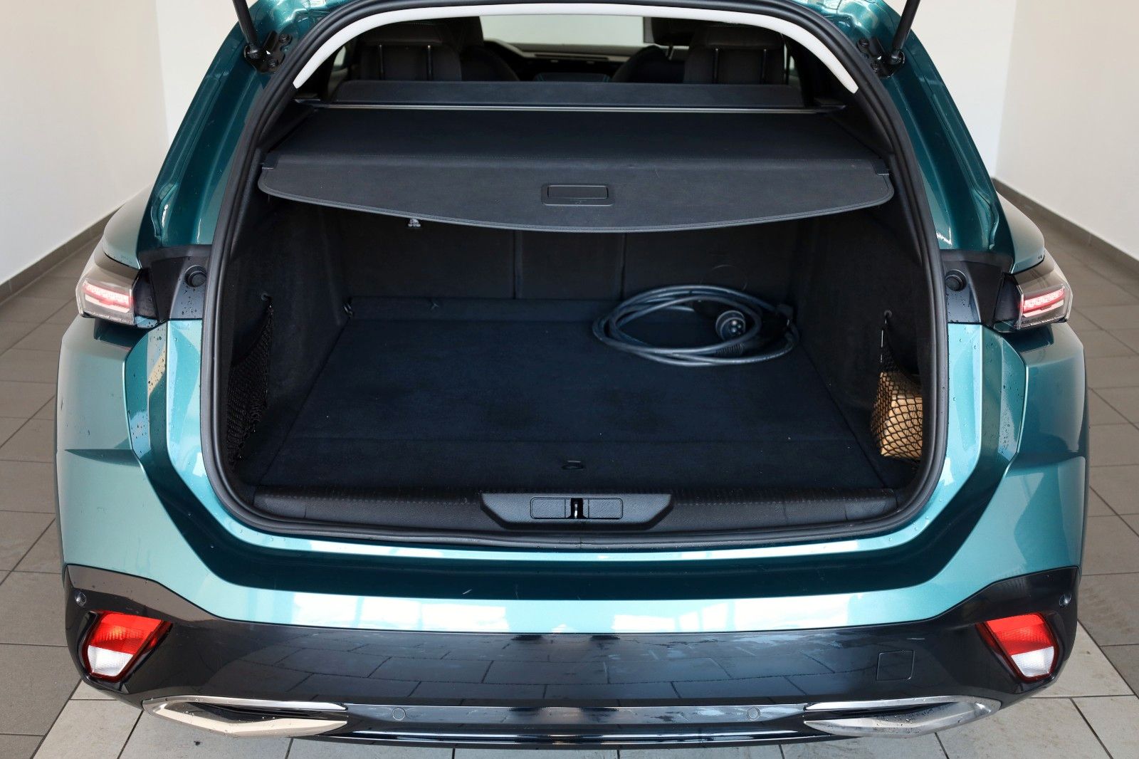 Fahrzeugabbildung Peugeot 308 SW Hybrid 180 Allure T.Leder,Navi,LED,SH,Kam