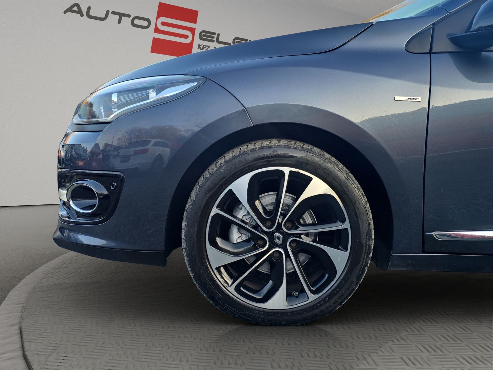 Fahrzeugabbildung Renault Megane III Lim. 5-trg. BOSE Edition TÜV SERVICE