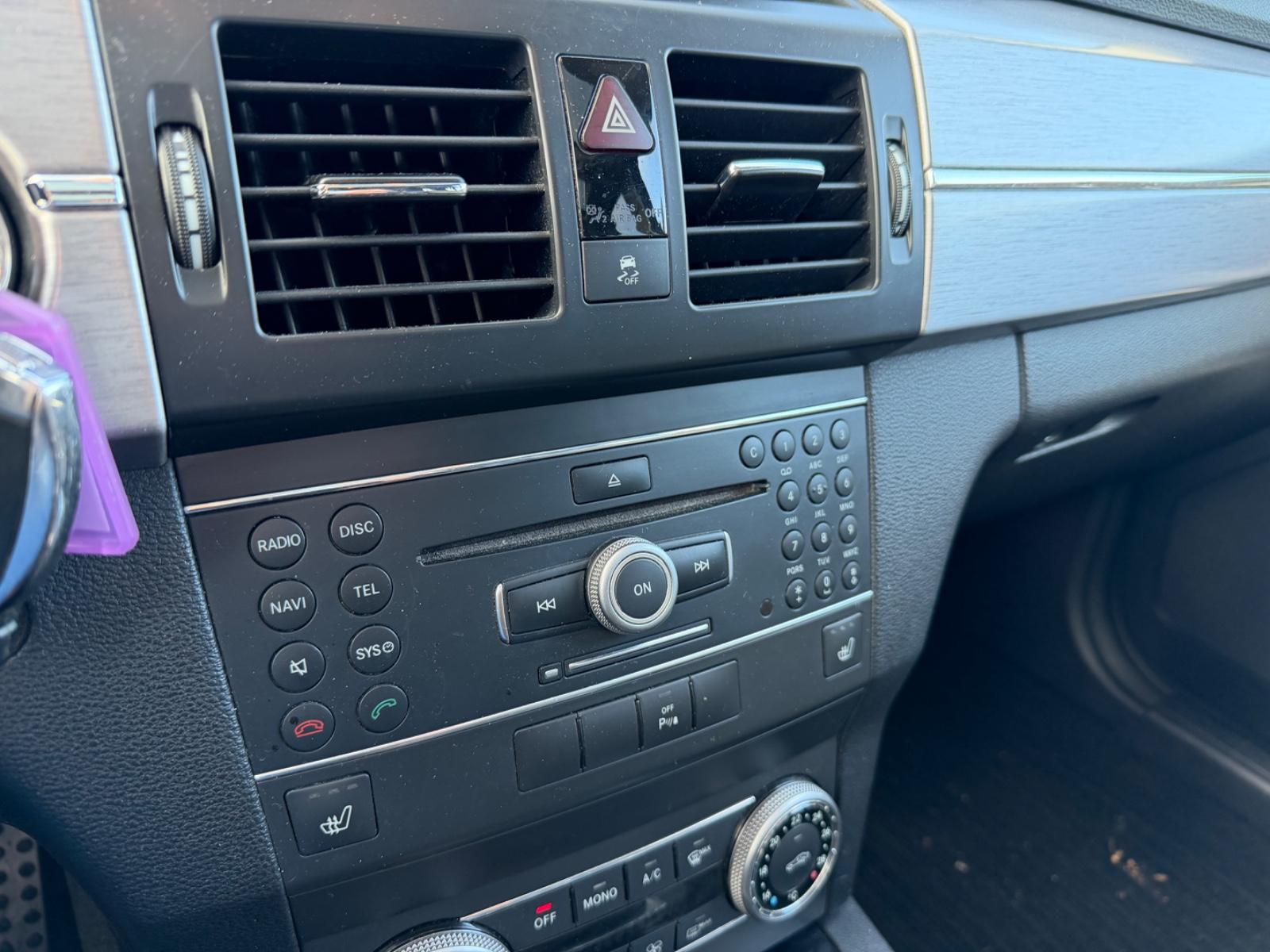 Mercedes-Benz GLK350 2011 — photo 13