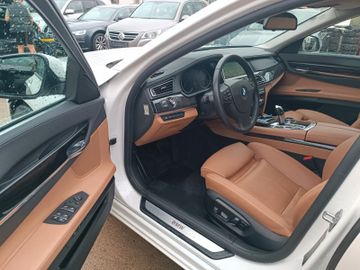 BMW 750 - 7