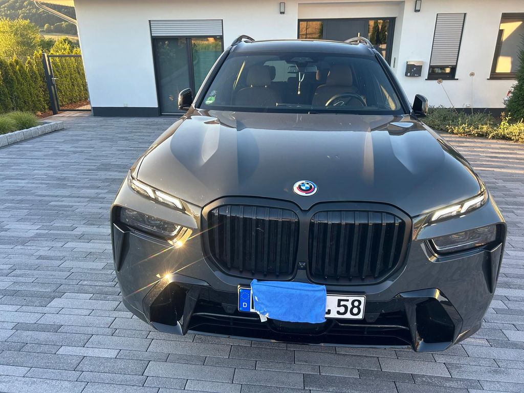 Image of BMW X7