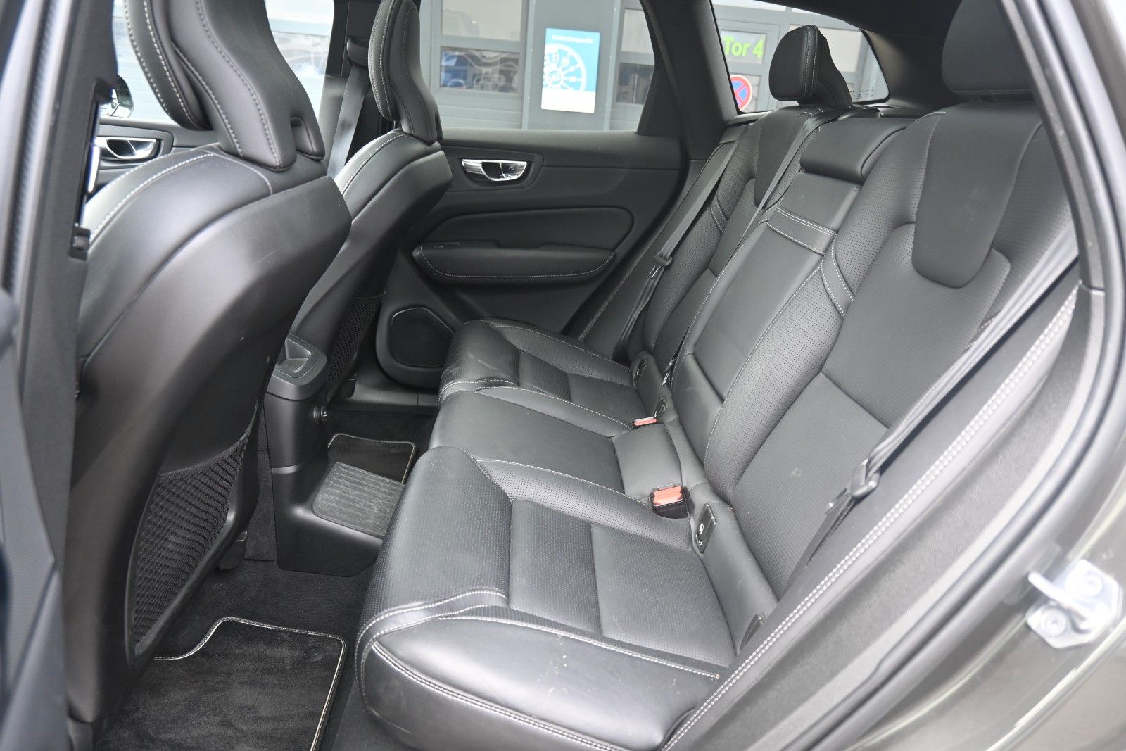 Fahrzeugabbildung Volvo XC60 T8 Twin Engine AWD R-Design*360°*LUFT*ACC