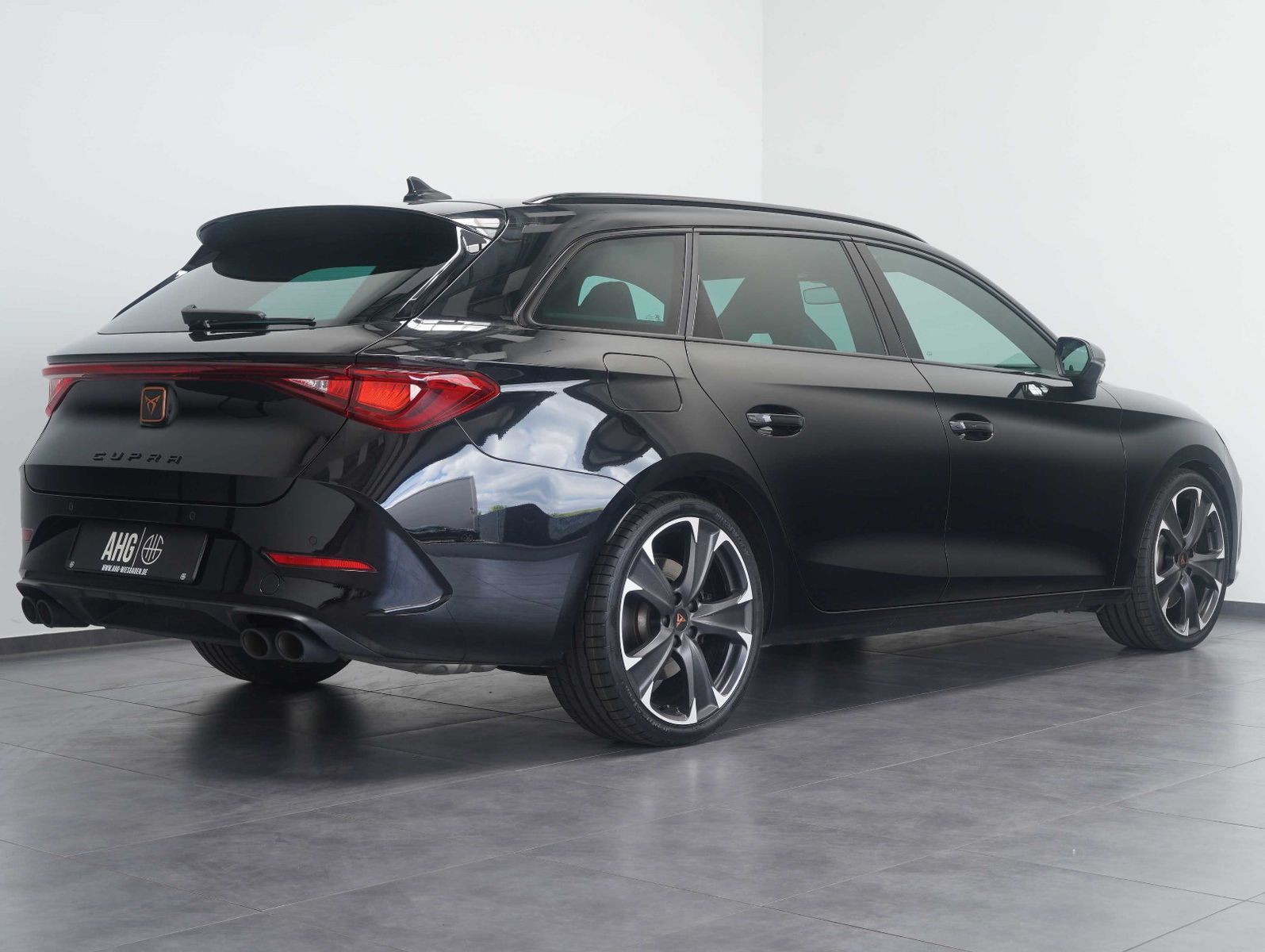 Fahrzeugabbildung CUPRA Leon Sportstourer VZ 2.0 TSI DSG 4Drive