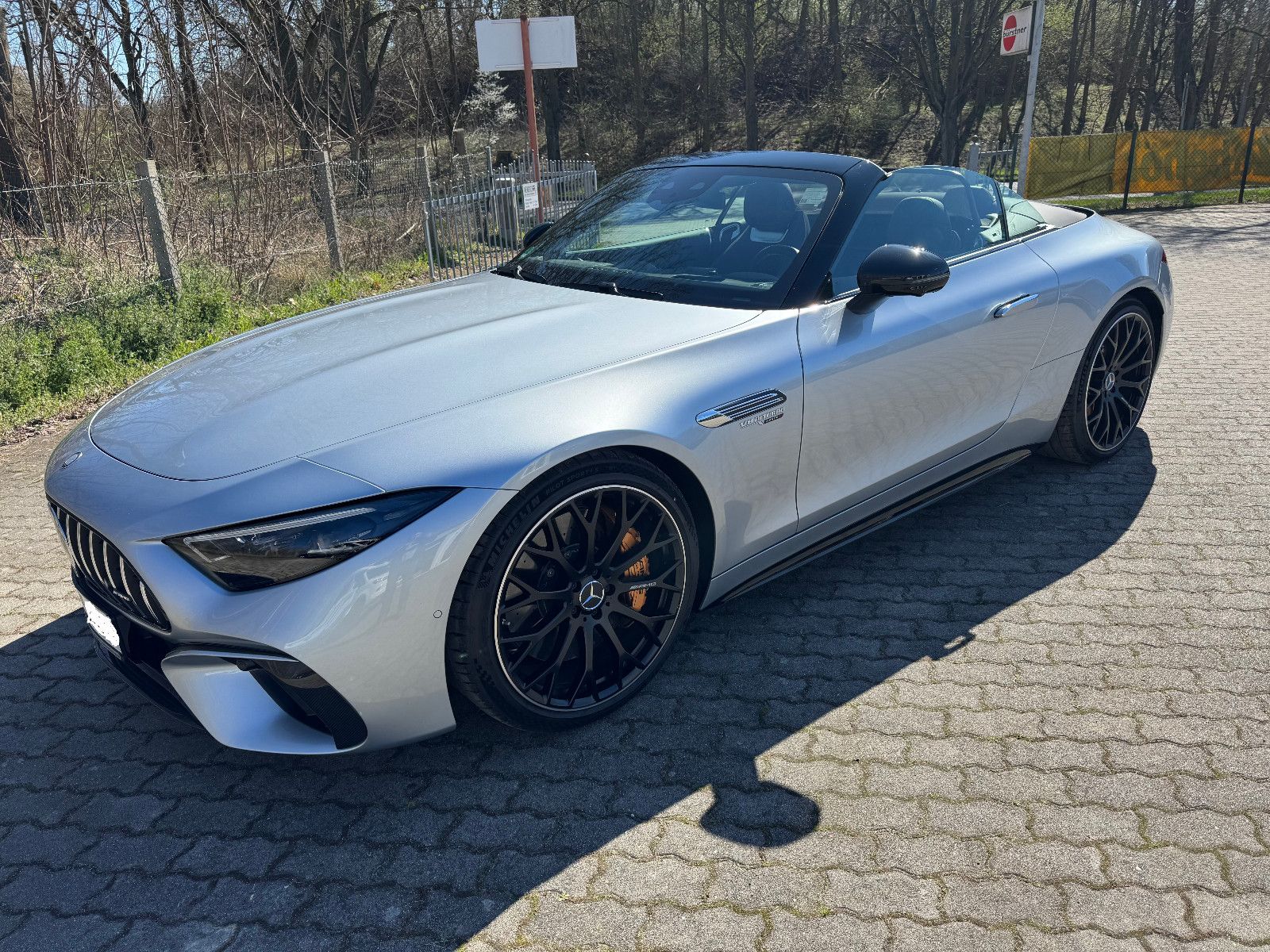 Fahrzeugabbildung Mercedes-Benz SL 63 AMG - Liftachse - Listenpreis ca.230.000 €