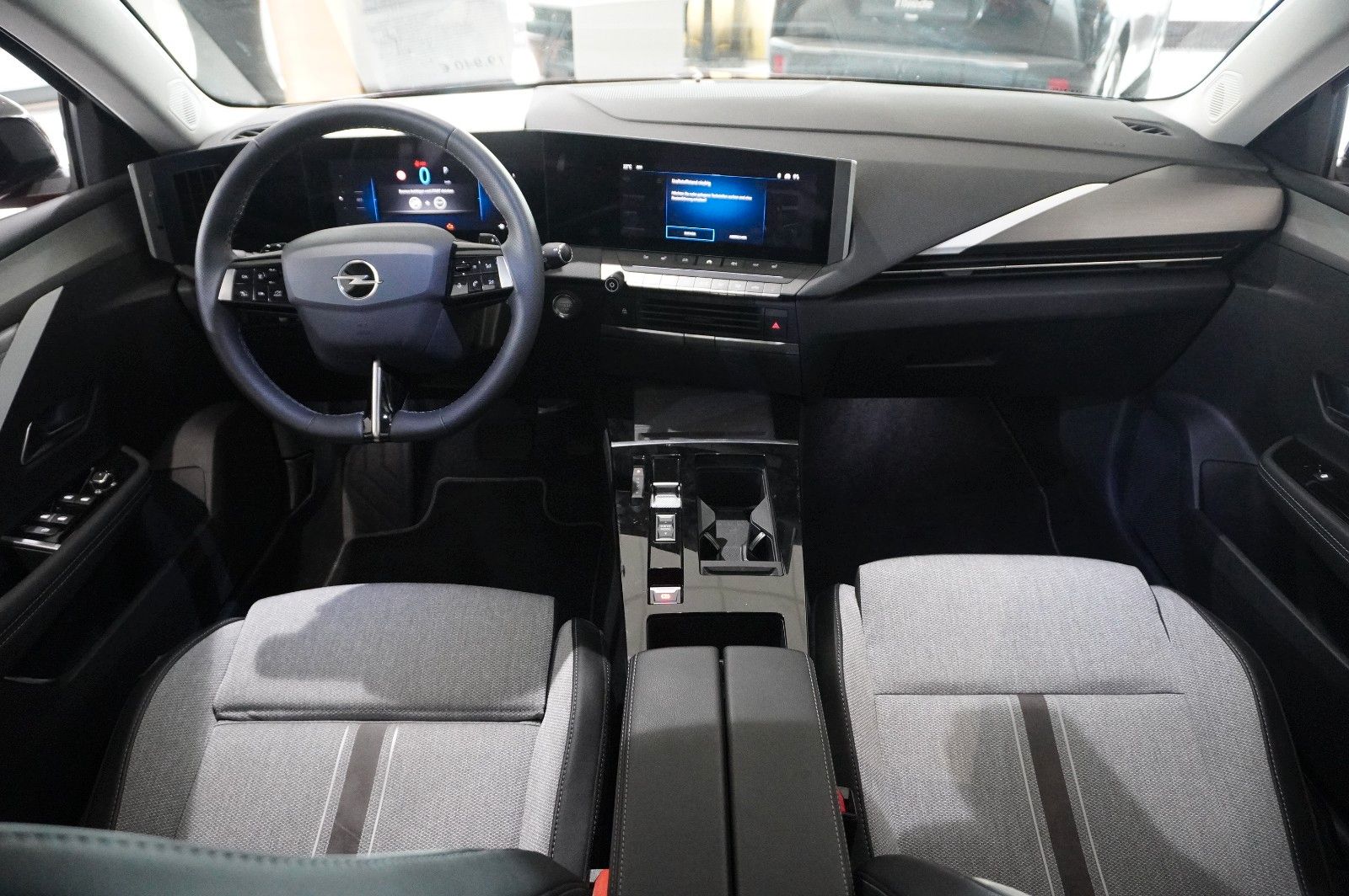 Fahrzeugabbildung Opel Astra L Lim. 1.6 HYBRID ELEGANCE NAVI/LED/KAMERA