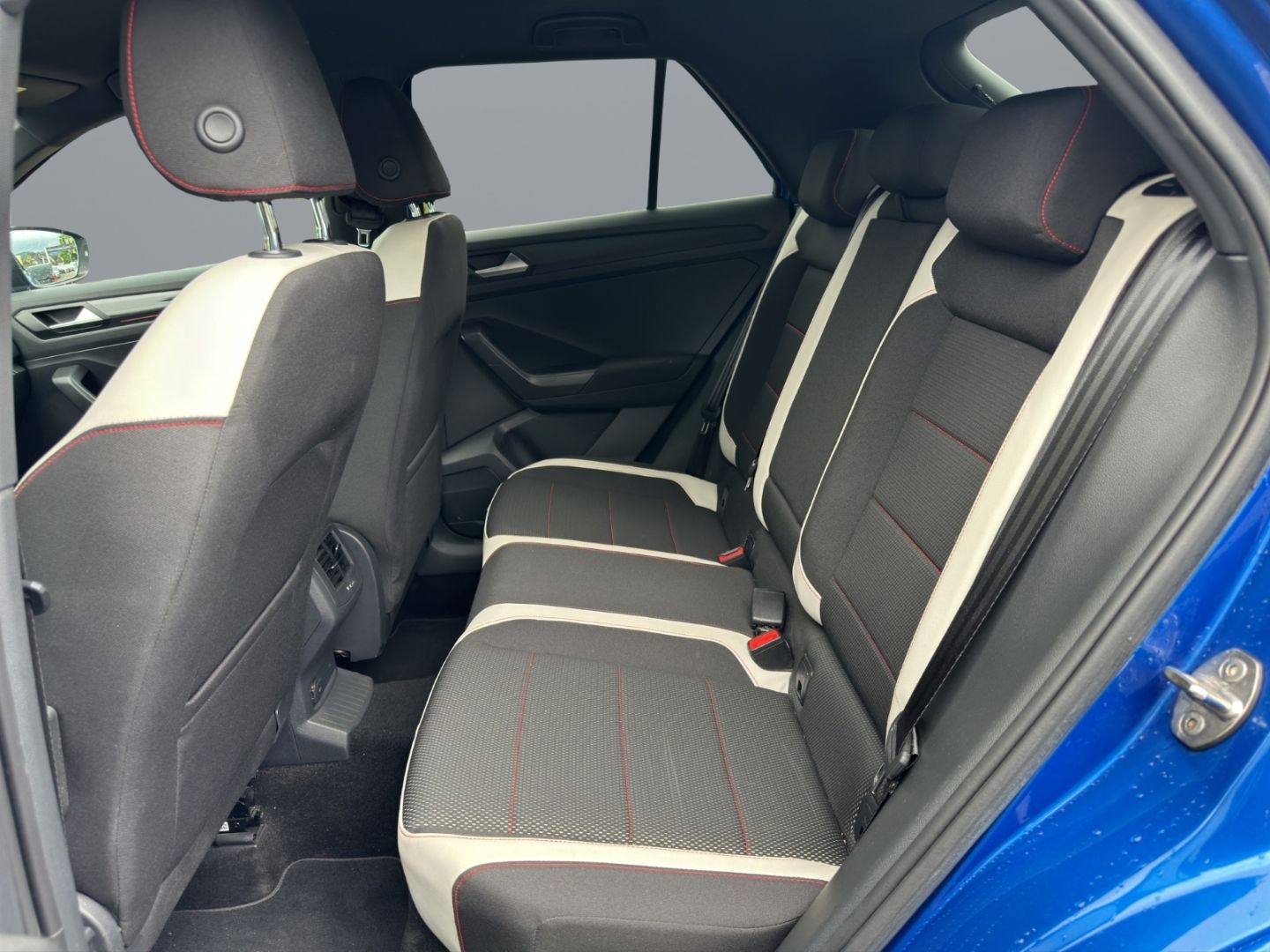 Fahrzeugabbildung Volkswagen T-Roc Sport 4Motion 2.0 TSI AHK-abnehmbar Navi L
