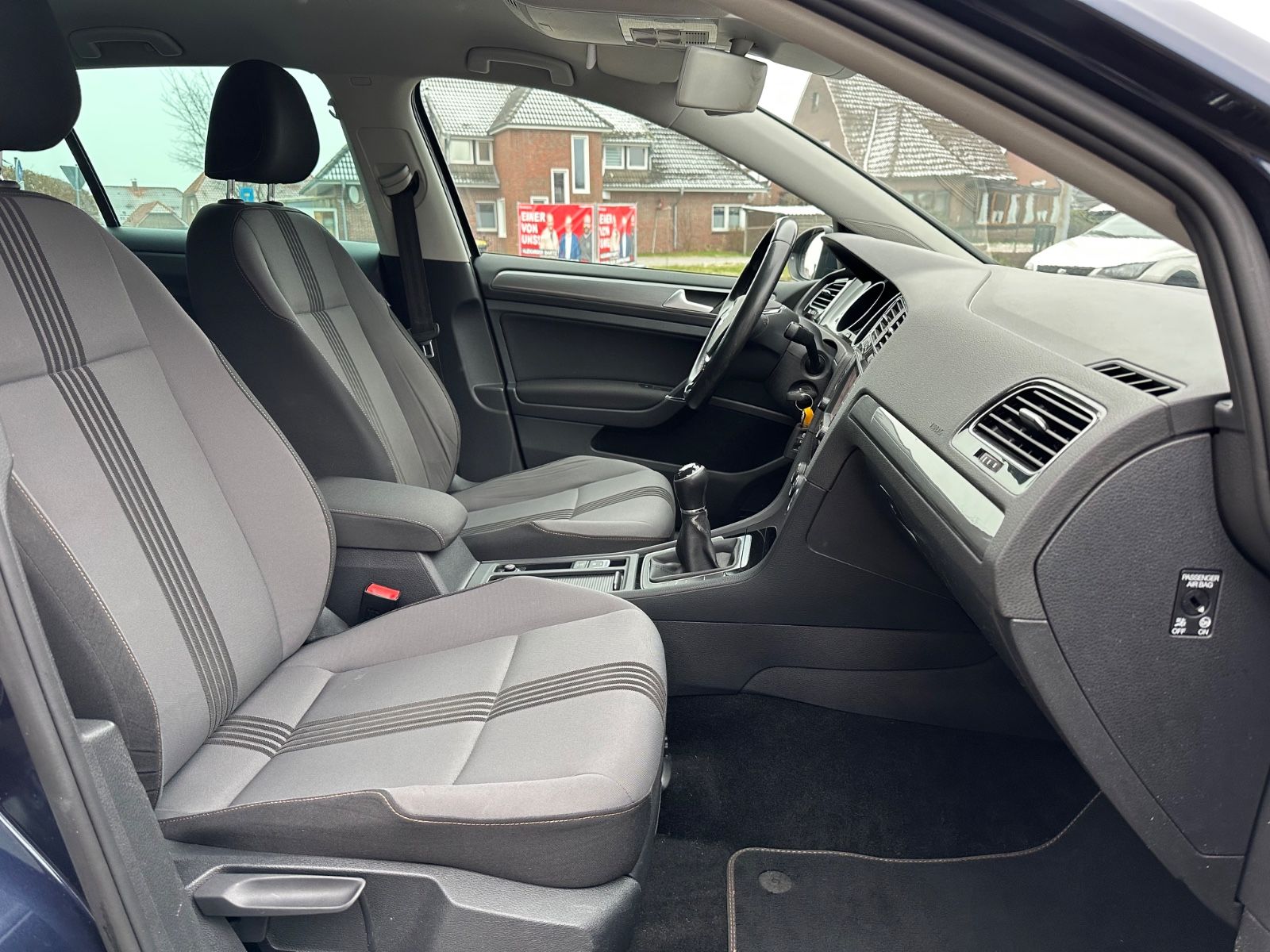 Fahrzeugabbildung Volkswagen Golf VII 1.6 TDI Allstar AHK/BiXenon/BT/GJR