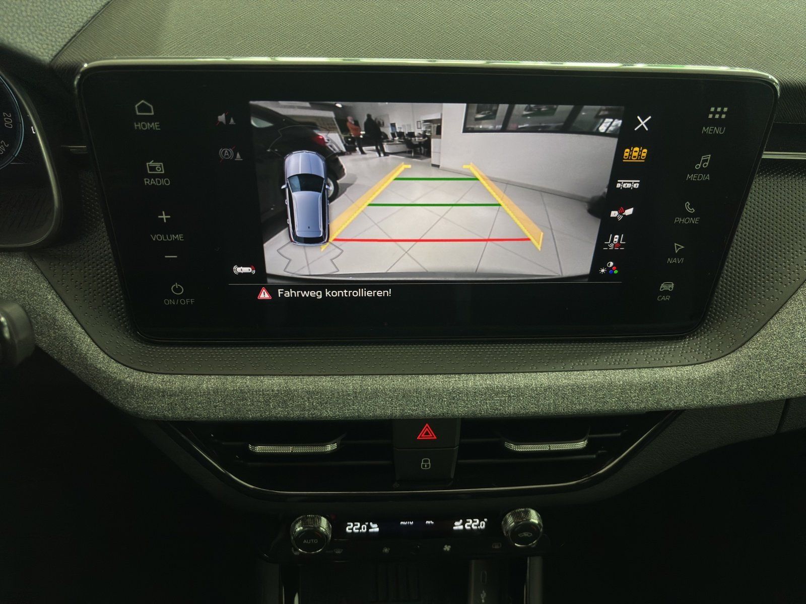 Fahrzeugabbildung SKODA Kamiq Tour 1,0 TSI 85 kW DSG RFK/LED/el. Heckkl.