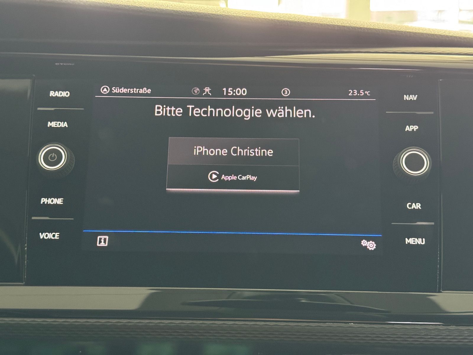 Fahrzeugabbildung Volkswagen T6.1 4M DSG IQ.DRIVE INDIVIDUAL EDITION 6-SITZER