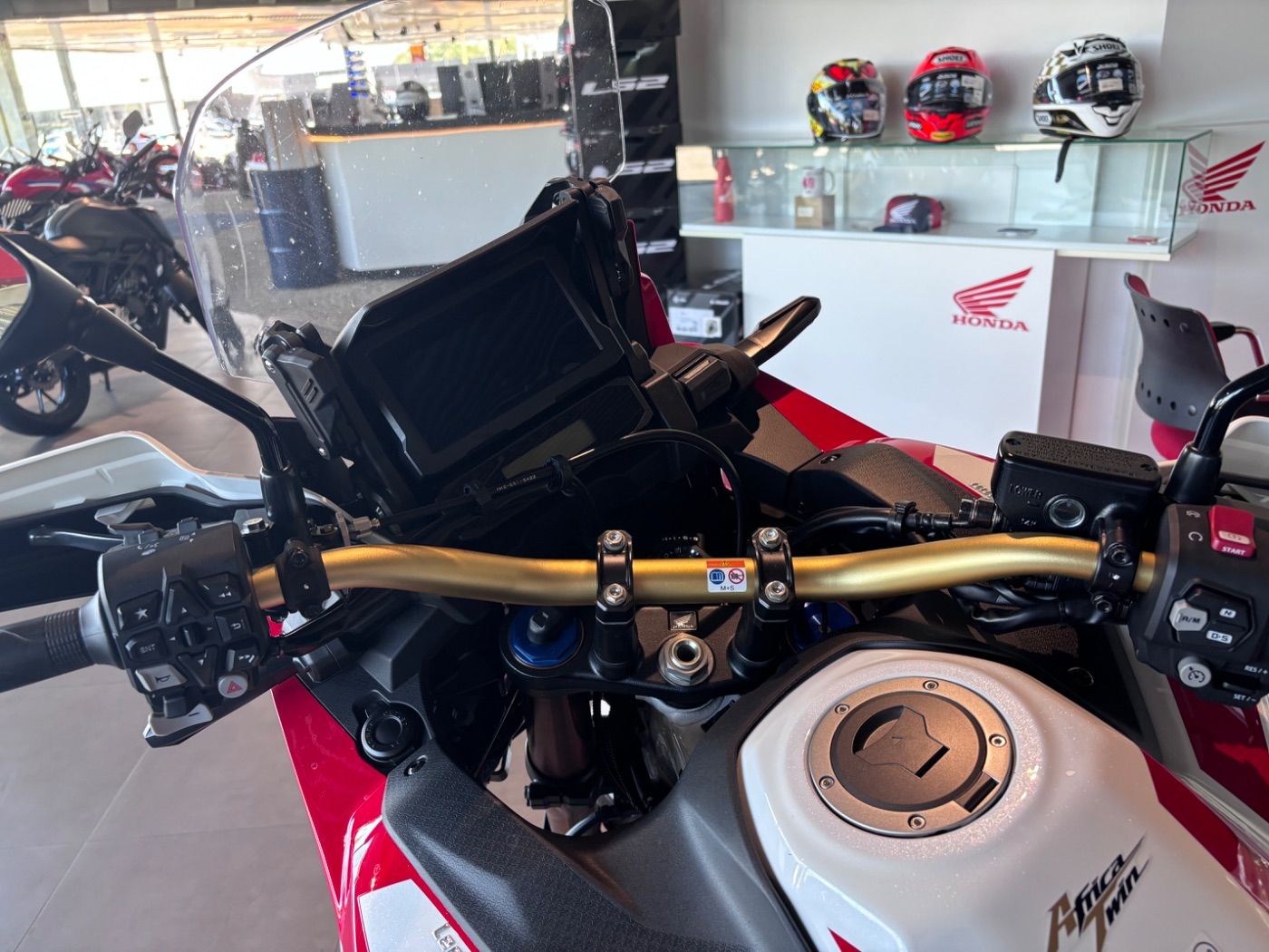 Fahrzeugabbildung Honda CRF 1100 Adventure Sports D4T 2026 Koffer, Sturz