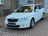 Skoda Octavia 1.6 TDI Elegance Combi - Skoda Octavia aus 2012 mit Diesel-Antrieb: Kombi, 1.6