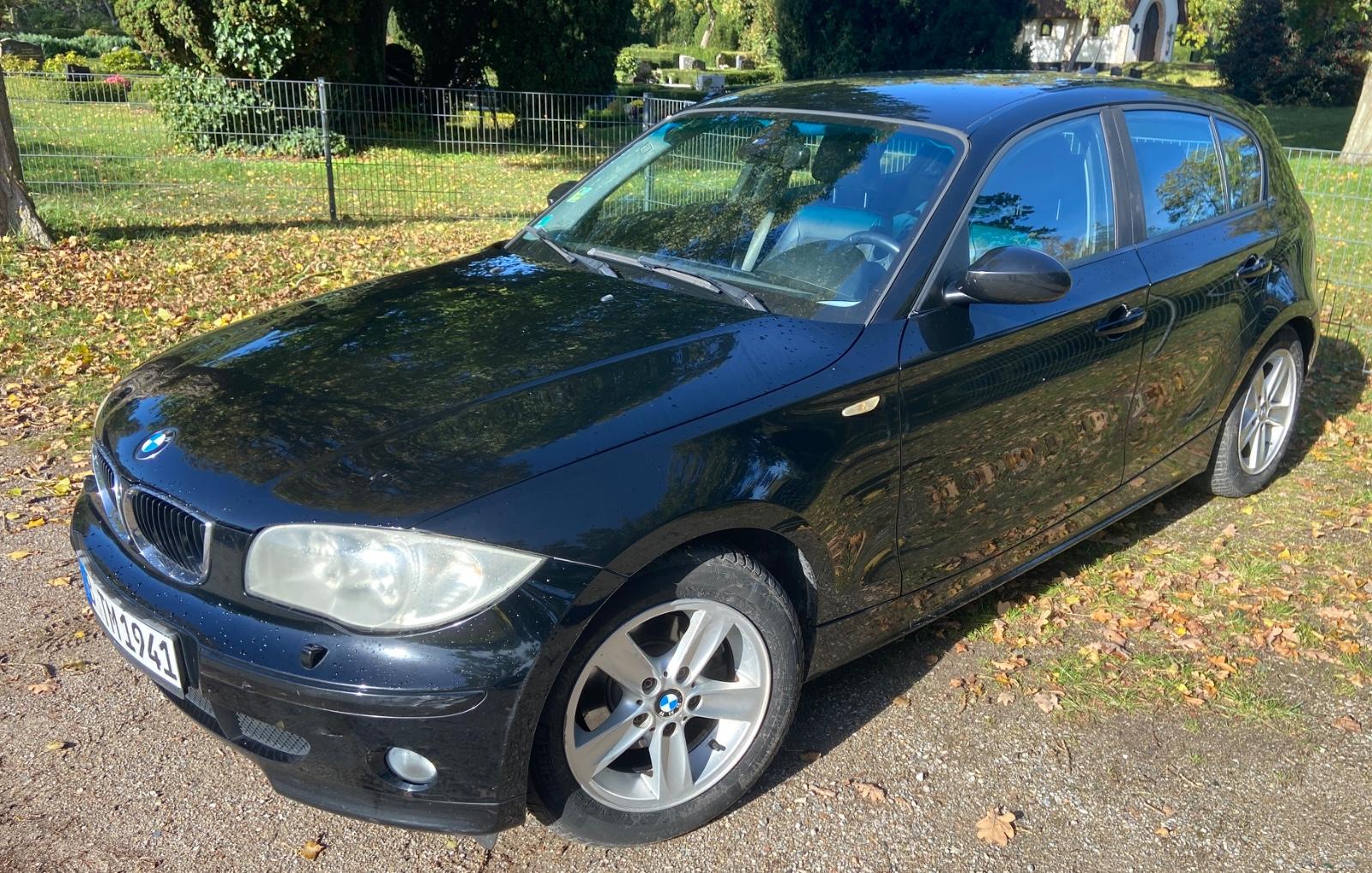 BMW 120 2005 — rear view