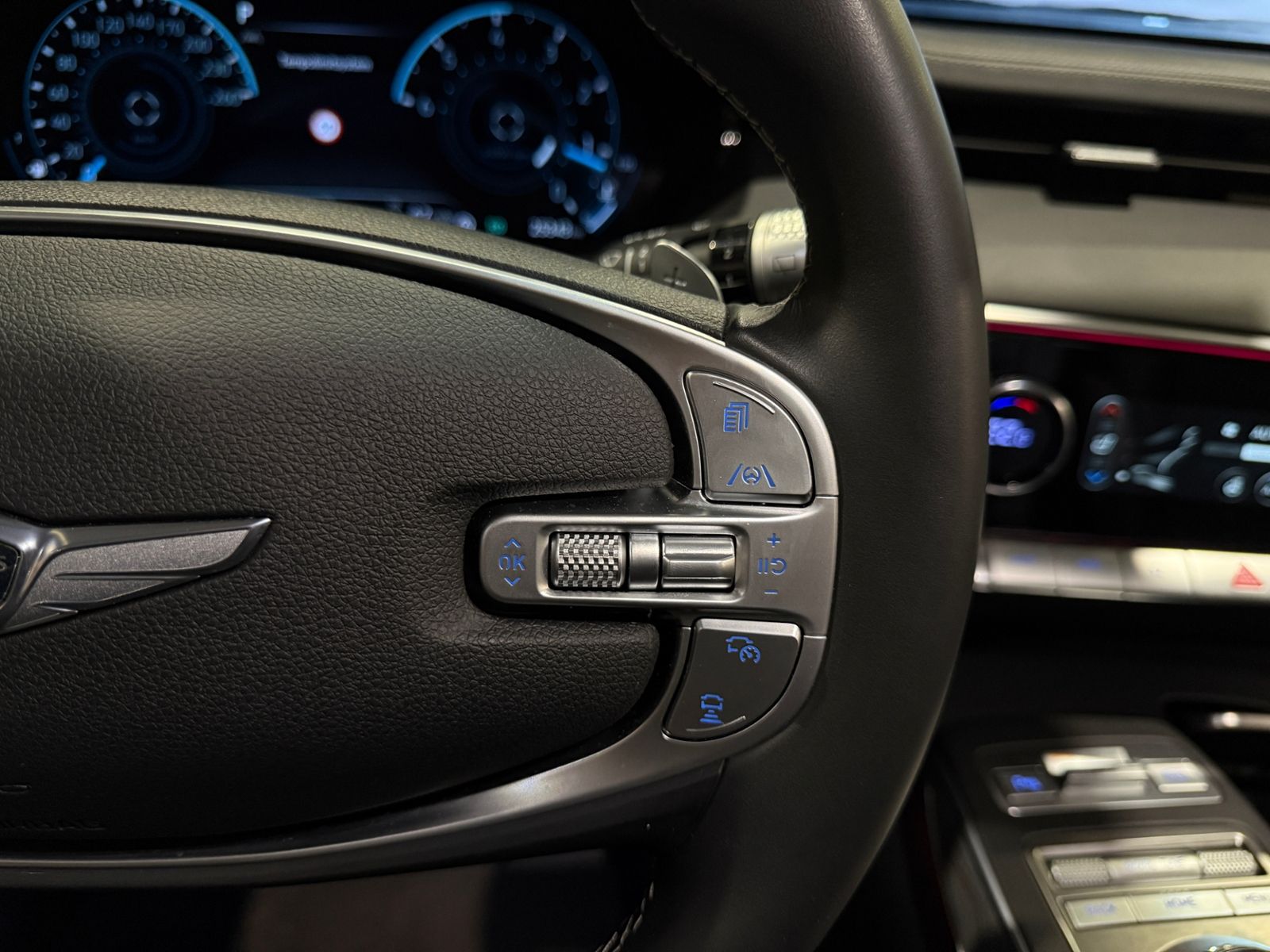 Fahrzeugabbildung Genesis GV70 Luxury 4WD PANO 360° HUD LED